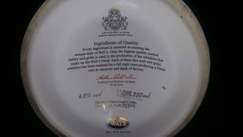 Bells whisky Wade porcelain decanter Christmas 2001 SEALED